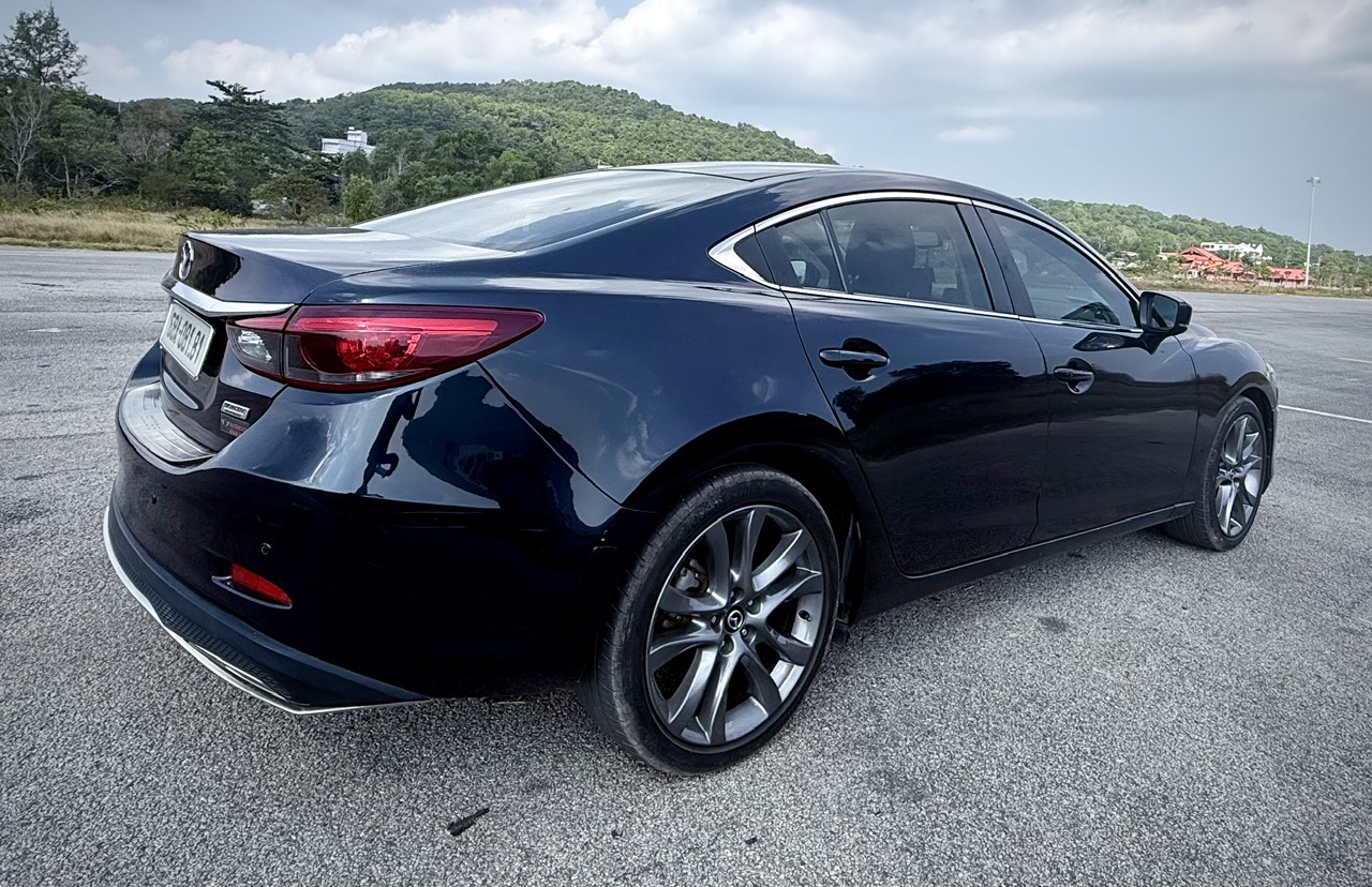 Thuê xe mazda 6